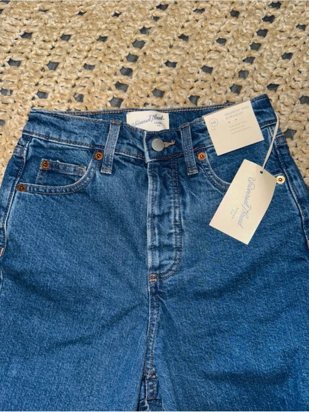 Universal Thread Women’s Blue High-Rise Straight Jeans